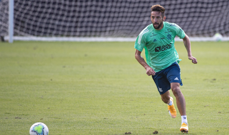 Isla é apresentado no Flamengo